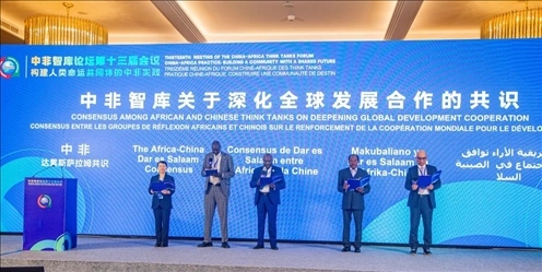 《中非智庫關(guān)于深化全球發(fā)展合作的共識》（又稱“中非達(dá)累斯薩拉姆共識”）發(fā)布。浙江師范大學(xué)非洲研究院供圖