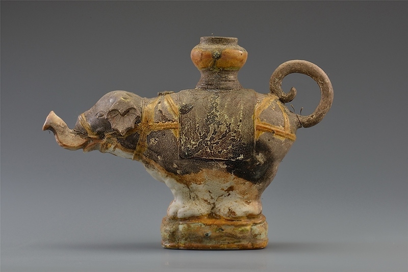 一號(hào)沉船出水的三彩象形持壺。中國(guó)文物報(bào)社供圖