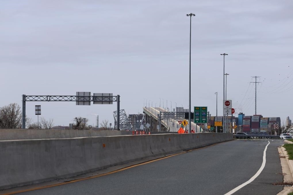 這是3月26日在美國(guó)馬里蘭州巴爾的摩拍攝的坍塌的大橋。新華社記者胡友松攝