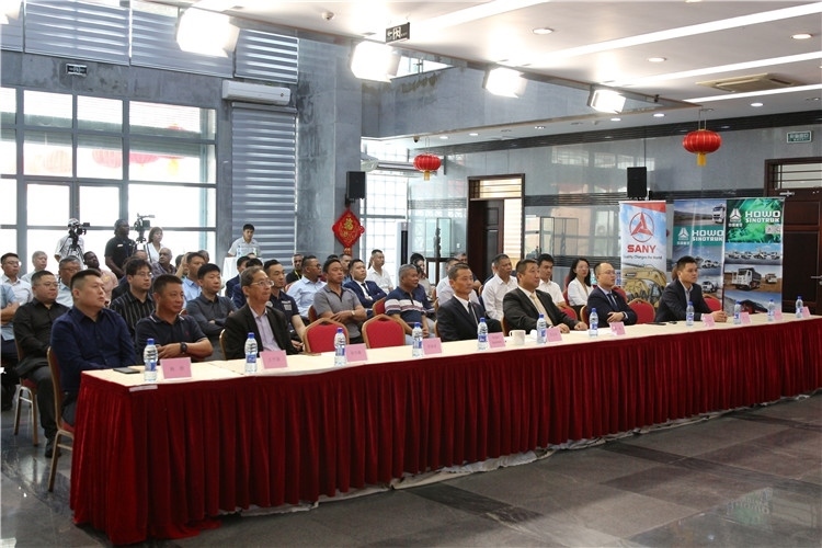 當(dāng)?shù)貢r間3月26日下午，中國品牌重型機(jī)械、載重車輛宣傳推介會在中國駐蘇里南大使館舉行。圖為宣介會現(xiàn)場。中國駐蘇里南大使館供圖