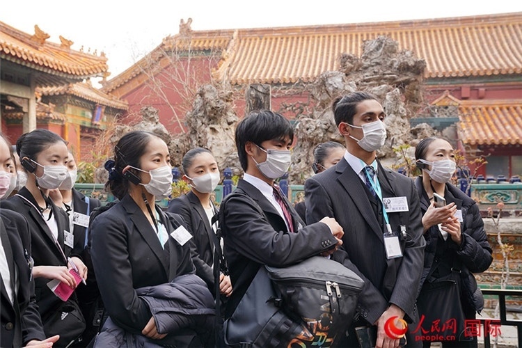 松山芭蕾舞團(tuán)青年代表團(tuán)在故宮參觀。人民網(wǎng)記者 張麗婭攝