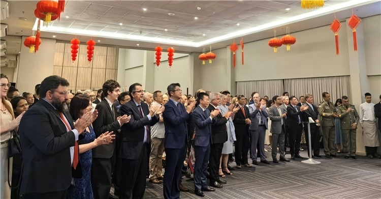 當(dāng)?shù)貢r間3月27日，中國駐累西腓新任總領(lǐng)事蘭和平舉行到任招待會。圖為招待會現(xiàn)場。中國駐累西腓總領(lǐng)事館供圖