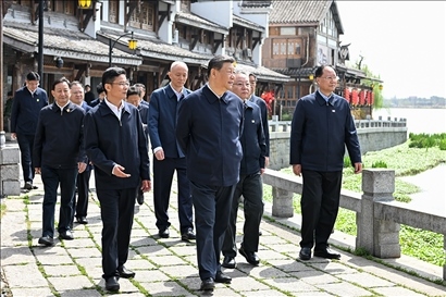 △2024年3月18日至21日，習(xí)近平總書記在湖南考察。這是19日上午，總書記在常德河街考察。