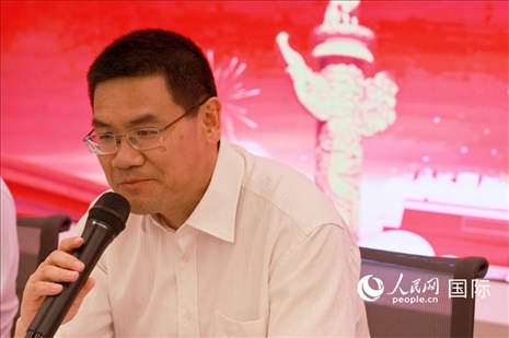 北京海外聯(lián)誼會(huì)會(huì)長(zhǎng)楊晉柏在座談會(huì)上致辭。人民網(wǎng)記者 陳海琪攝