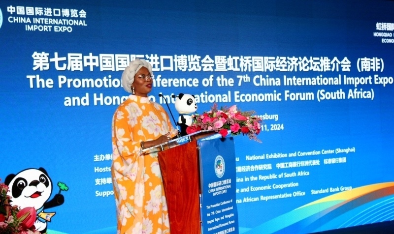南非貿(mào)易、工業(yè)和競(jìng)爭(zhēng)部出口促進(jìn)司副總司長(zhǎng)馬塔博格致辭。（圖片來(lái)源：中國(guó)國(guó)際進(jìn)口博覽會(huì)官微）