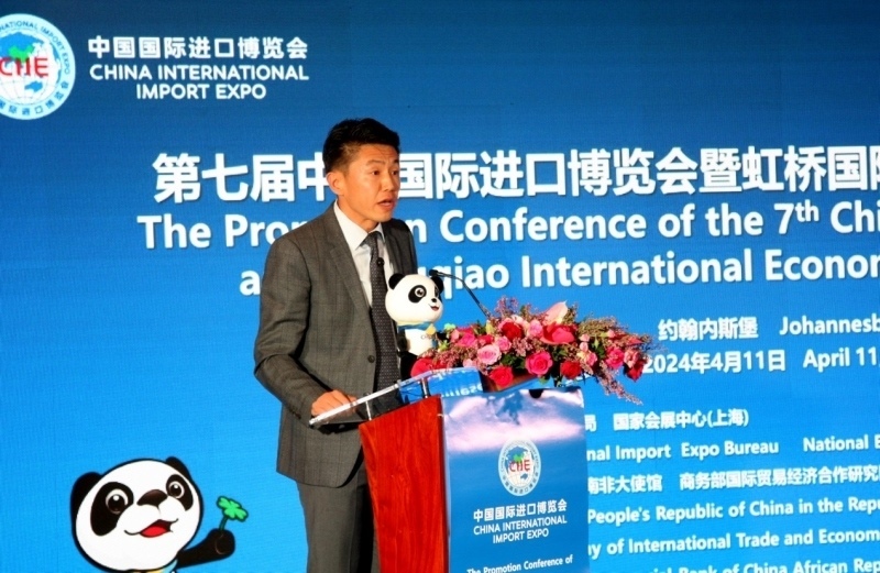 中國(guó)工商銀行非洲代表處副首席代表劉佳致辭。圖片來(lái)源：中國(guó)國(guó)際進(jìn)口博覽會(huì)官微