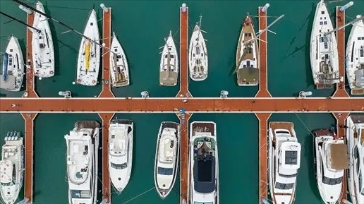 △超250艘船艇亮相第四屆消博會(huì)游艇展。