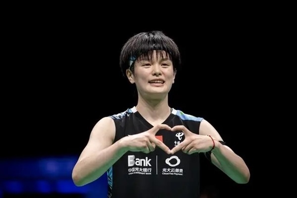 4月14日，王祉怡在奪冠后慶祝。新華社記者 江漢攝