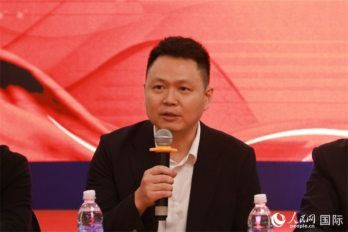 中國駐里約熱內(nèi)盧總領(lǐng)館副總領(lǐng)事王尉育在座談會(huì)上致辭。人民網(wǎng)記者 陳海琪攝