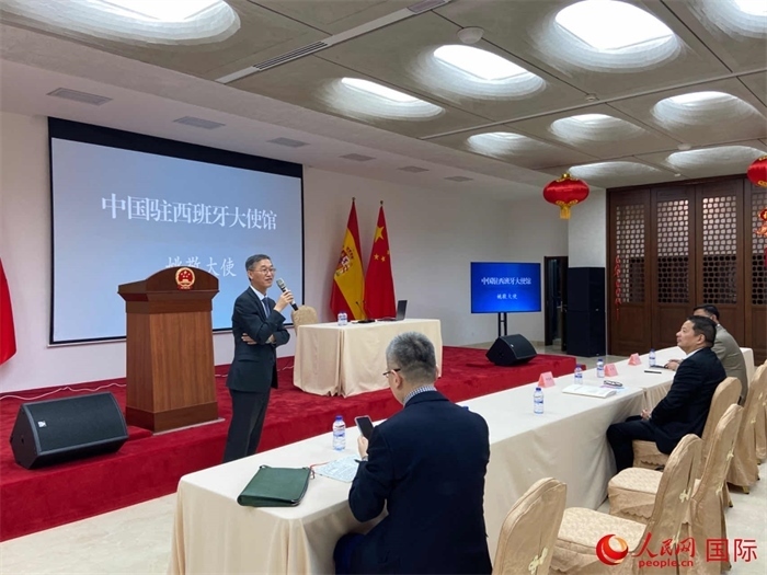 中國駐西班牙大使姚敬在僑界法治講座上致辭。人民網(wǎng)記者 范劍青攝