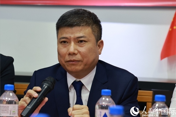 浙江省蘭溪市市委常委柳衛(wèi)東在座談會(huì)上致辭。人民網(wǎng)記者 陳海琪攝