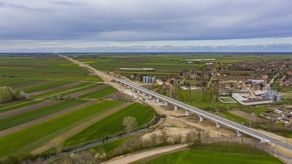 匈塞鐵路塞爾維亞境內(nèi)。中國(guó)鐵路國(guó)際有限公司供圖