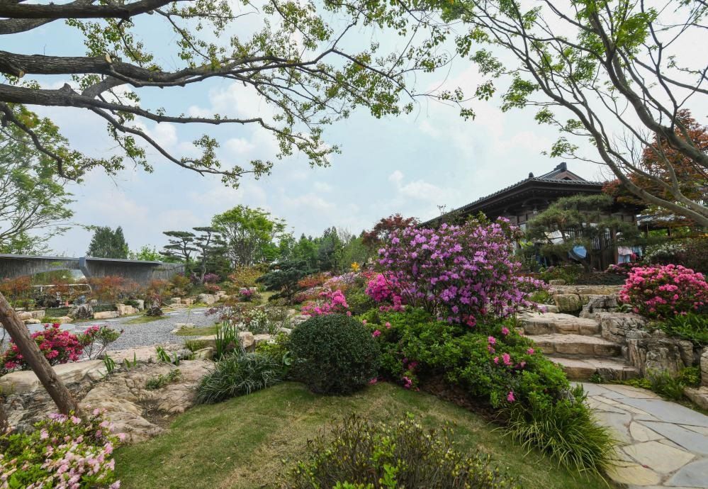 這是2024年4月12日拍攝的成都世園會(huì)主會(huì)場(chǎng)寧波園。新華社記者 王曦 攝