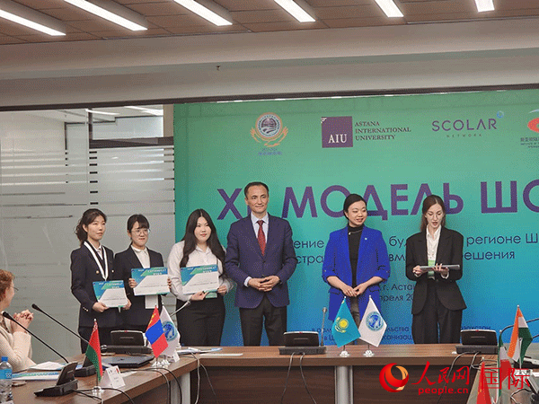 中國代表榮獲“最佳代表”獎。人民網(wǎng)記者 李強攝