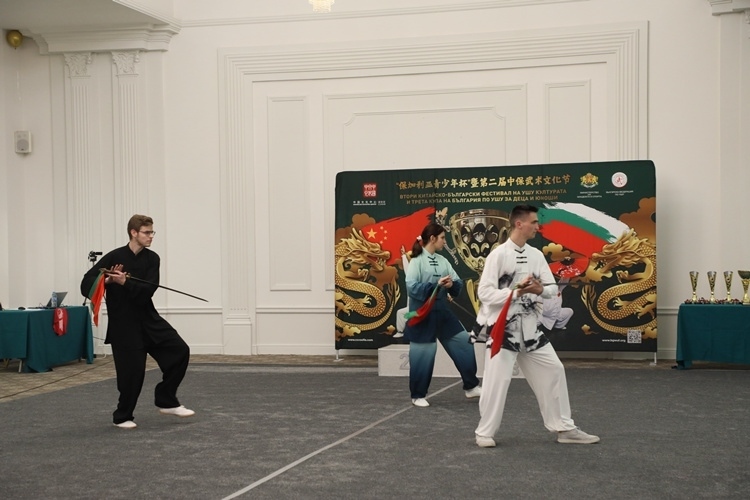 武術(shù)愛好者現(xiàn)場表演。索非亞中國文化中心供圖