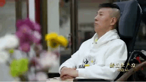 楊先生，我國(guó)首例接受微創(chuàng)腦機(jī)接口植入手術(shù)的患者。