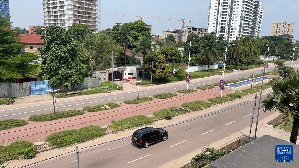 這是5月19日在剛果（金）首都金沙薩拍攝的街景（手機(jī)照片）。新華社發(fā)