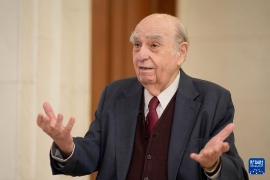  5月17日，烏拉圭前總統(tǒng)胡利奧·瑪麗亞·桑吉內(nèi)蒂在蒙得維的亞接受新華社記者專訪。新華社發(fā)（尼古拉斯·塞拉亞攝）