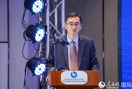 曼谷中國文化中心兼中國駐曼谷旅游辦事處主任闕小華發(fā)表演講。（普拉維攝）