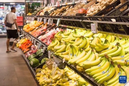 5月24日，顧客在德國柏林一家超市購物。新華社記者 任鵬飛 攝