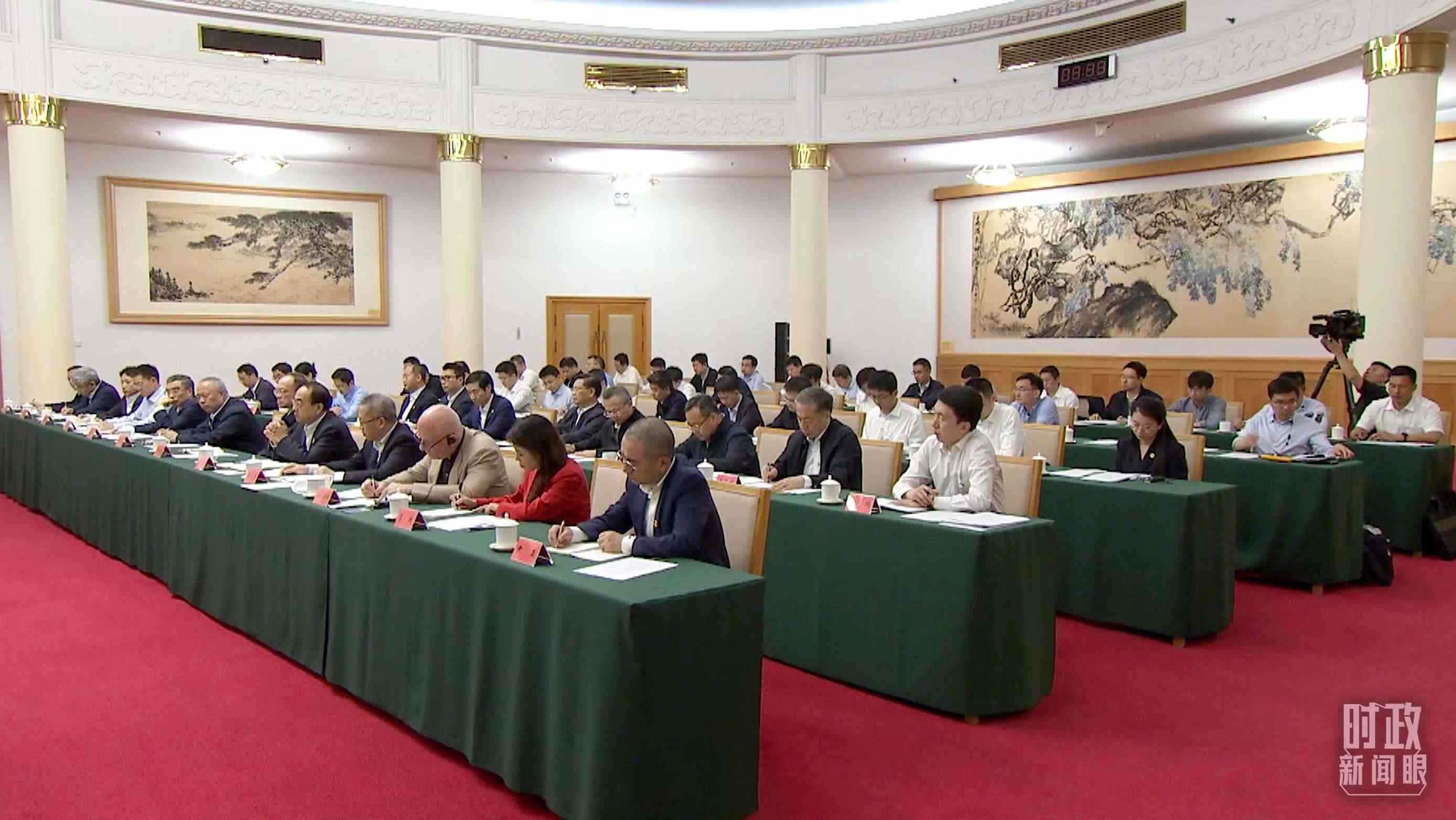 企業(yè)和專家座談會現(xiàn)場。