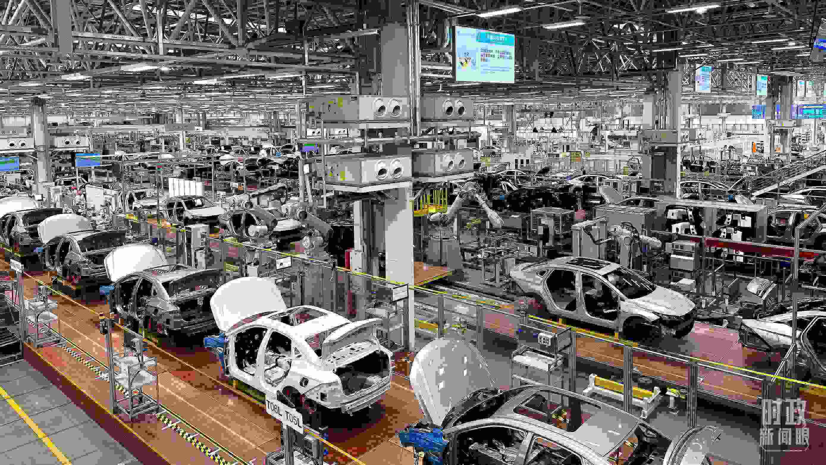 廣州廣汽埃安總裝車間智能生產(chǎn)線。2023年4月，習(xí)近平曾到這里考察。（總臺央視記者趙化拍攝）