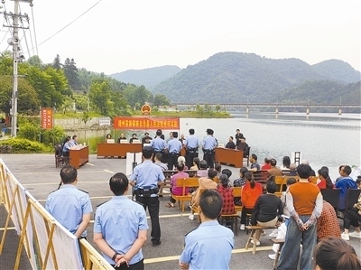 庭審現(xiàn)場。