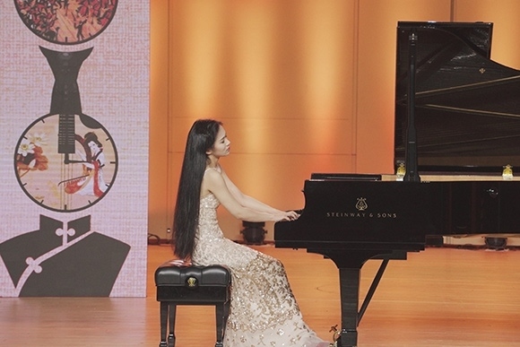 會議現場。學校供圖