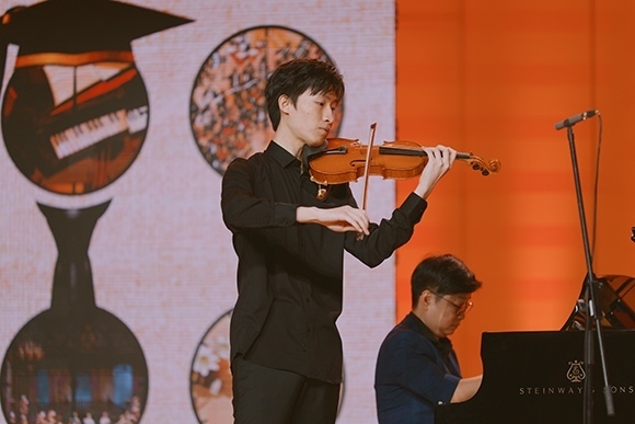 會議現場。學校供圖