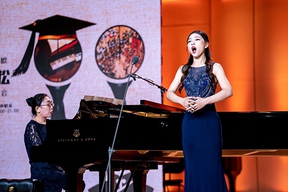 會議現場。學校供圖