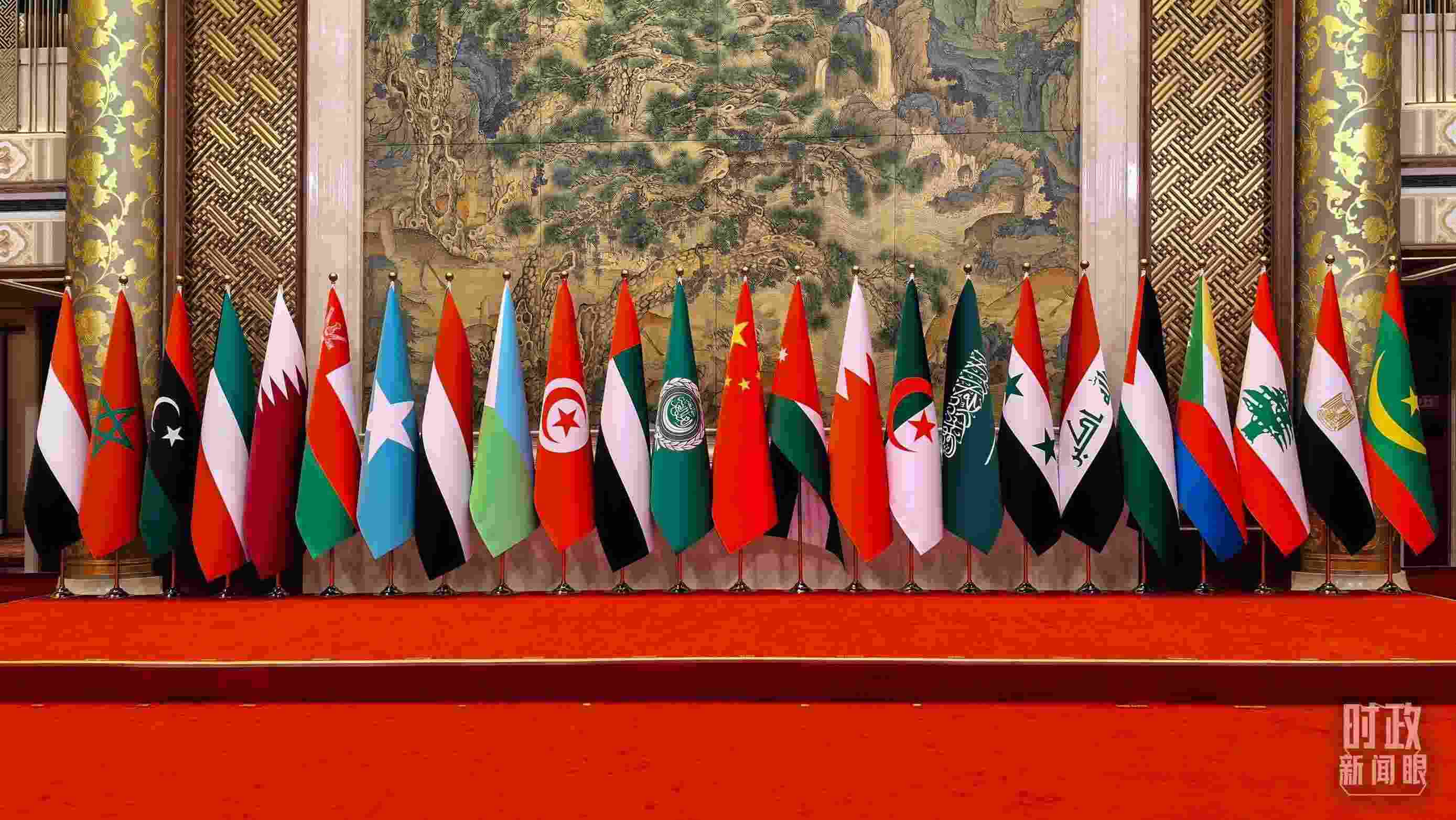 △會(huì)議現(xiàn)場(chǎng)的集體合影區(qū)。（總臺(tái)央廣記者潘毅拍攝）