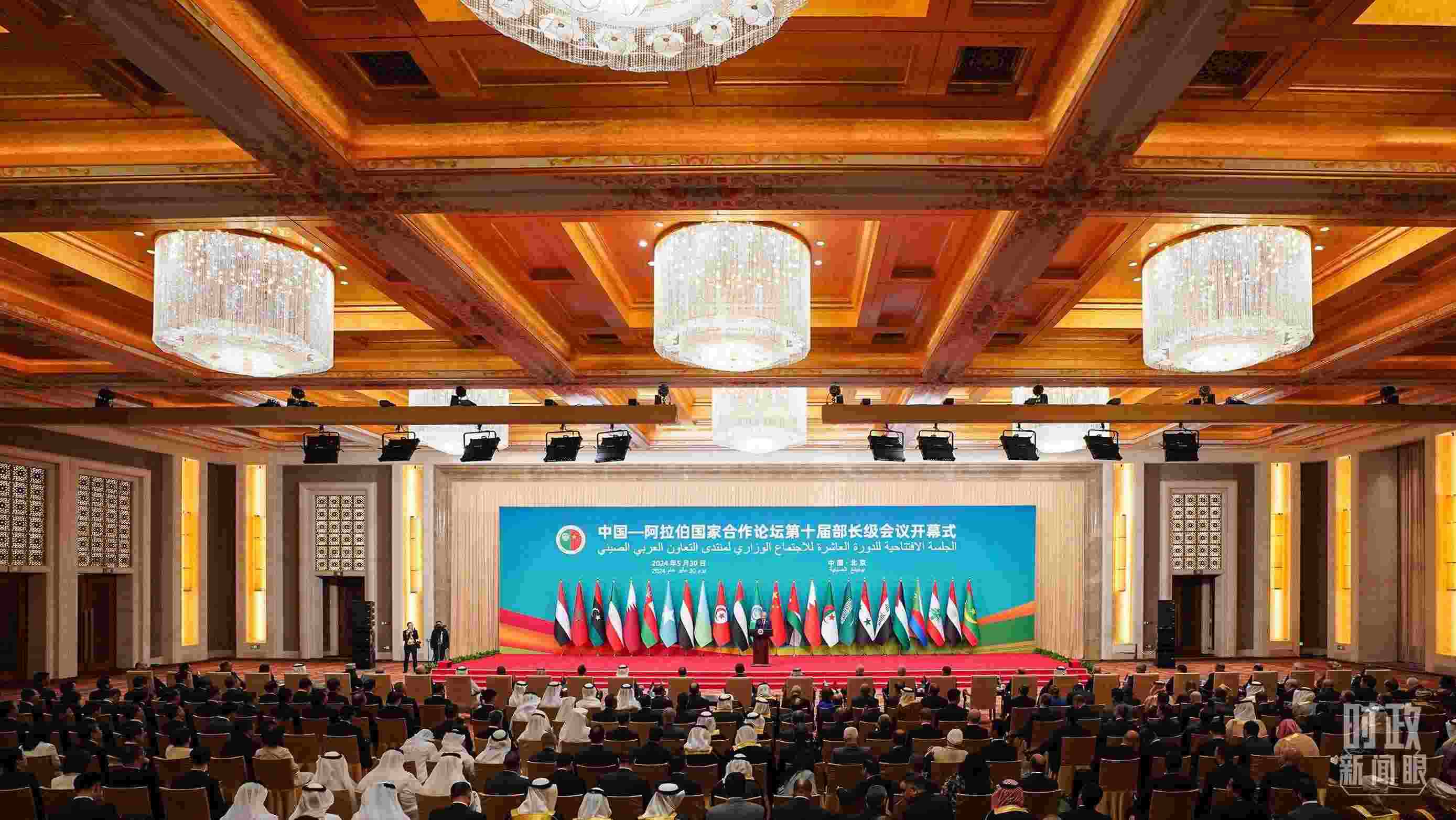 △5月30日開(kāi)幕式現(xiàn)場(chǎng)，阿盟秘書(shū)長(zhǎng)蓋特在致辭。（總臺(tái)國(guó)廣記者李晉拍攝）