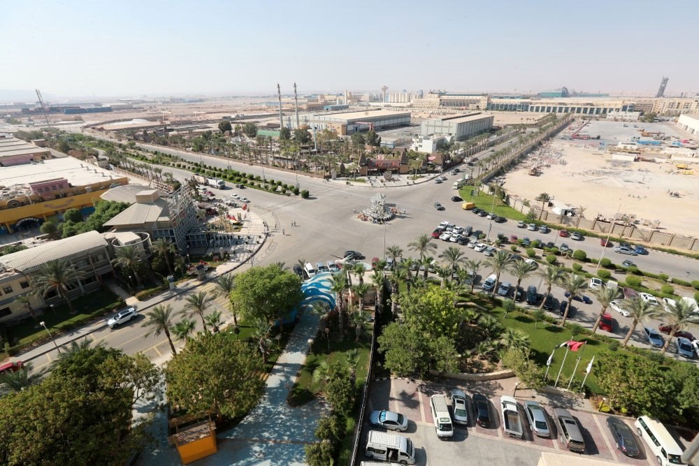 這是2023年8月10日在埃及蘇伊士省拍攝的中?！ぬ┻_(dá)蘇伊士經(jīng)貿(mào)合作區(qū)。新華社記者 隋先凱 攝