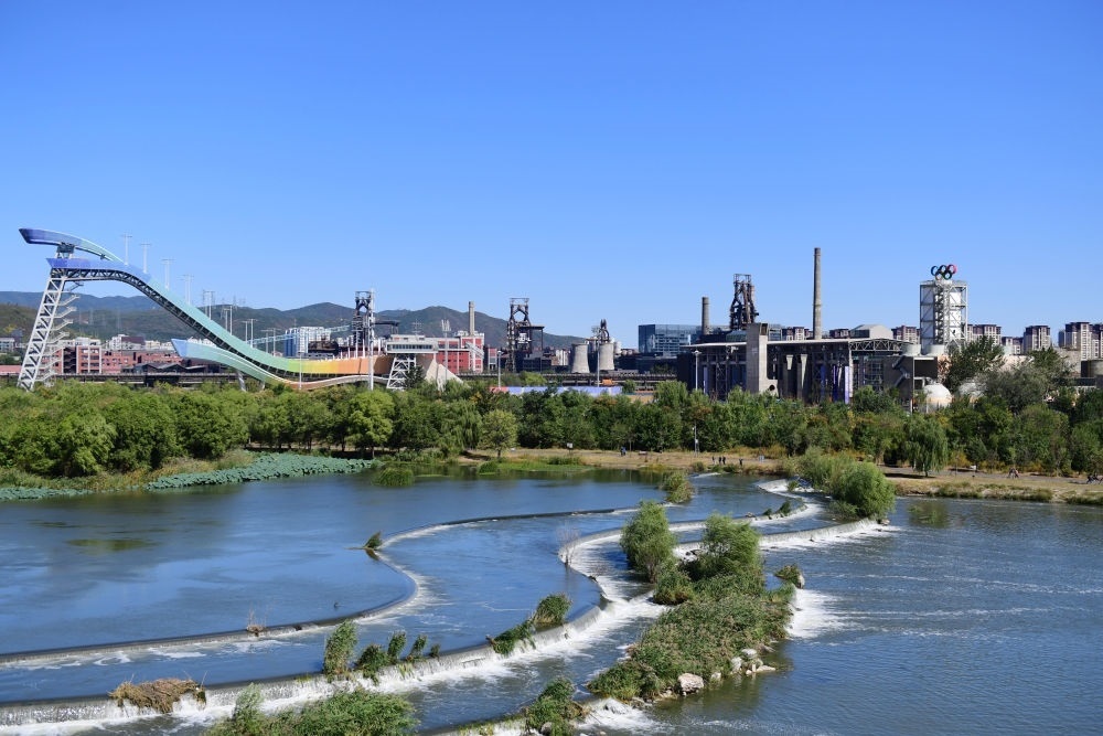 在北京首鋼園附近拍攝的永定河（2022年10月4日攝）。新華社記者 張晨霖 攝