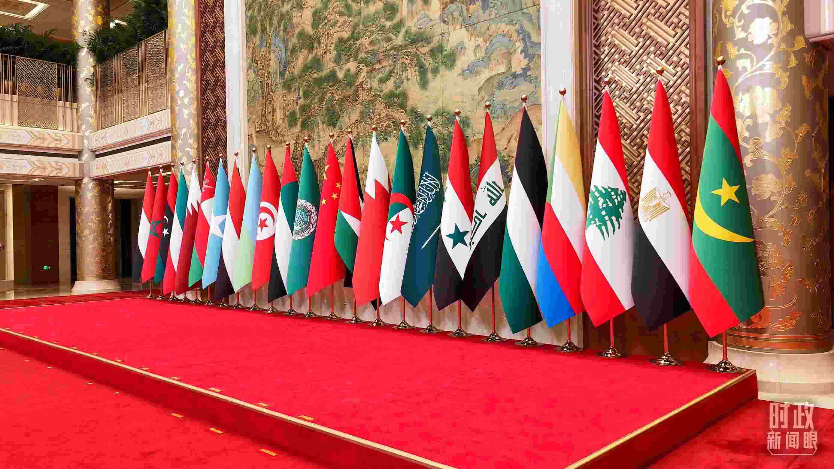 △會(huì)議現(xiàn)場(chǎng)的旗陣。（總臺(tái)央廣記者馬喆拍攝）