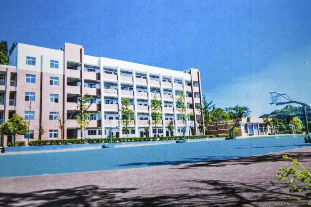 建成之初的之江小學(xué)教學(xué)樓（資料照片翻拍）。