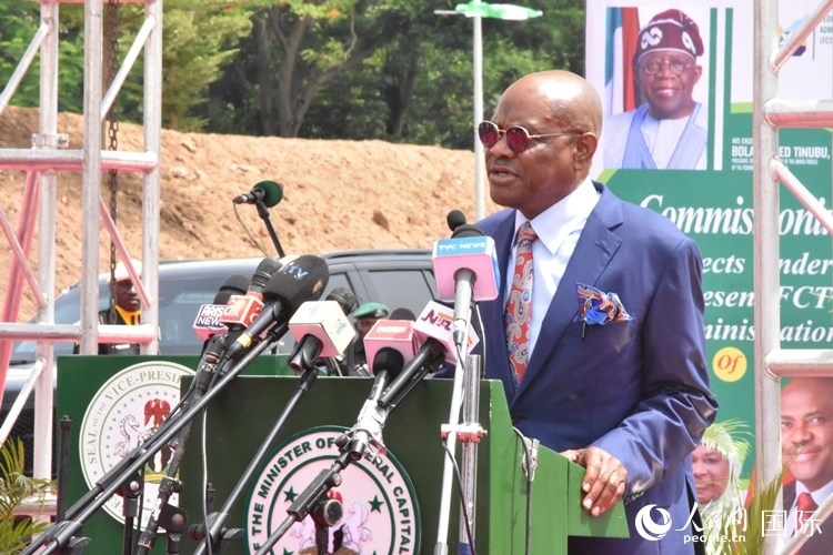 尼日利亞阿布賈首都地區(qū)部部長威克致辭。人民網(wǎng)記者 姜宣攝