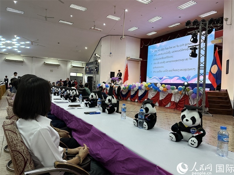 圖片：中老嘉賓在第二十三屆漢語(yǔ)橋世界大學(xué)生中文比賽老撾賽區(qū)決賽上致辭。孫廣勇攝