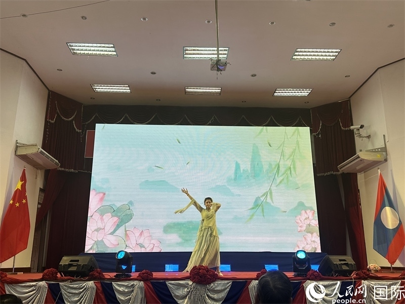 圖片：老撾選手參加第二十三屆漢語(yǔ)橋世界大學(xué)生中文比賽老撾賽區(qū)決賽。孫廣勇攝