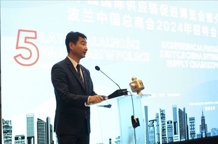 波蘭中國(guó)總商會(huì)會(huì)長(zhǎng)胡新元致辭。