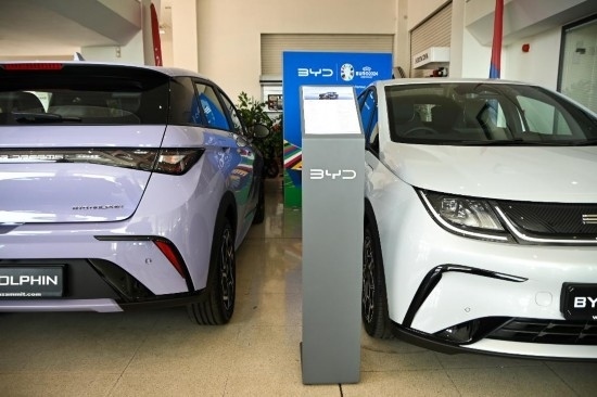 這是5月29日在馬耳他比爾基卡拉拍攝的展示廳里的比亞迪純電動汽車。新華社發(fā)（喬納森·博格 攝）