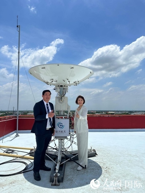 中泰兩國校企合作共贏。左為馬漢科理工大學(xué)校長帕納威·普卡亞多，右為銀河航天聯(lián)合創(chuàng)始人劉暢。人民網(wǎng)記者 簡承淵攝