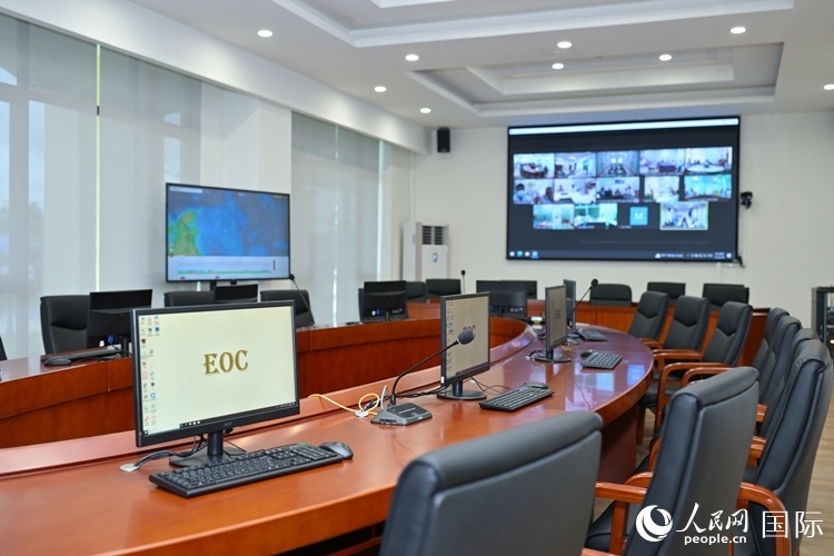 援緬甸國家疾控中心應急指揮中心內(nèi)。人民網(wǎng)記者 謝佳君攝