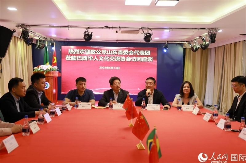 巴西華人文化交流協(xié)會(huì)主席上官劍鋒在座談會(huì)上致辭。人民網(wǎng)記者 宋亦然攝