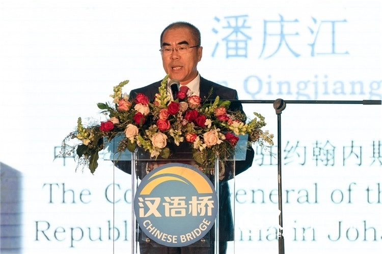 潘慶江總領(lǐng)事致辭。人民日?qǐng)?bào)非洲中心分社 希拉茲·莫林?jǐn)z