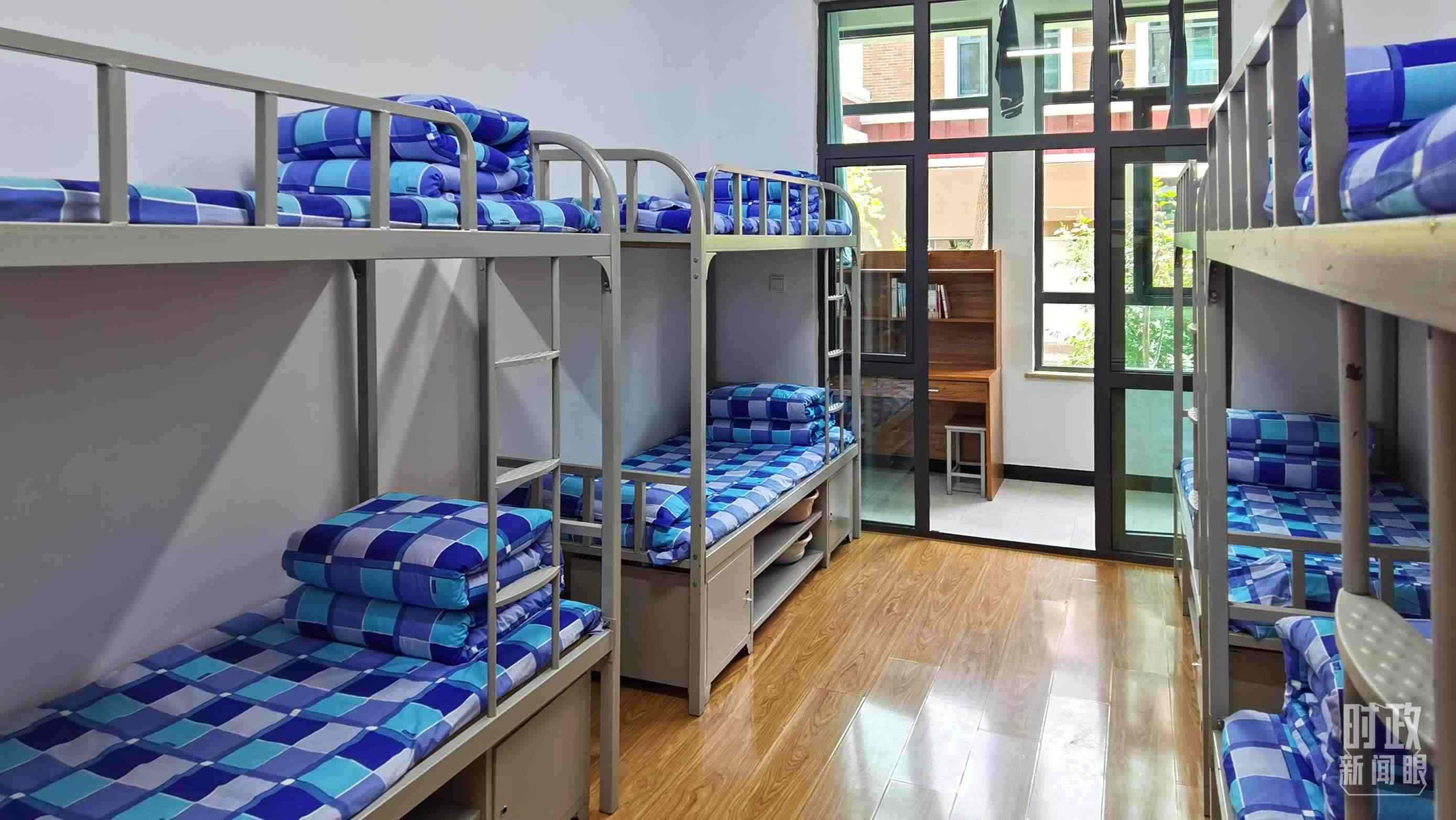 △果洛西寧民族中學(xué)宿舍樓。（總臺央視記者郭鴻拍攝）