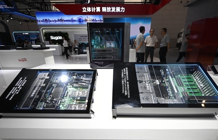 這是6月20日在博覽會上拍攝的中科曙光展區(qū)的一臺人工智能服務(wù)器。新華社記者 趙子碩 攝