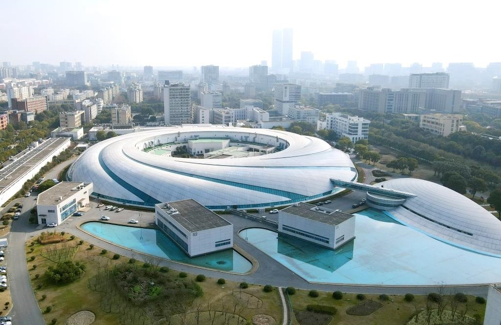 位于上海張江科學(xué)城的“上海光源”（2024年2月27日攝，無人機照片）。新華社記者 方喆 攝