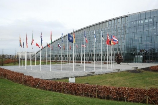  這是2月15日在比利時(shí)布魯塞爾拍攝的北約總部一角。為期一天的北約成員國國防部長會議15日在比利時(shí)首都布魯塞爾結(jié)束。會議就加強(qiáng)北約的威懾和防御以及對烏克蘭的支持等問題展開討論。新華社記者趙丁喆攝