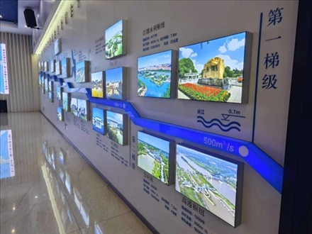 長江水跨越13級“階梯”一路北上。人民網(wǎng)記者 黃鈺攝